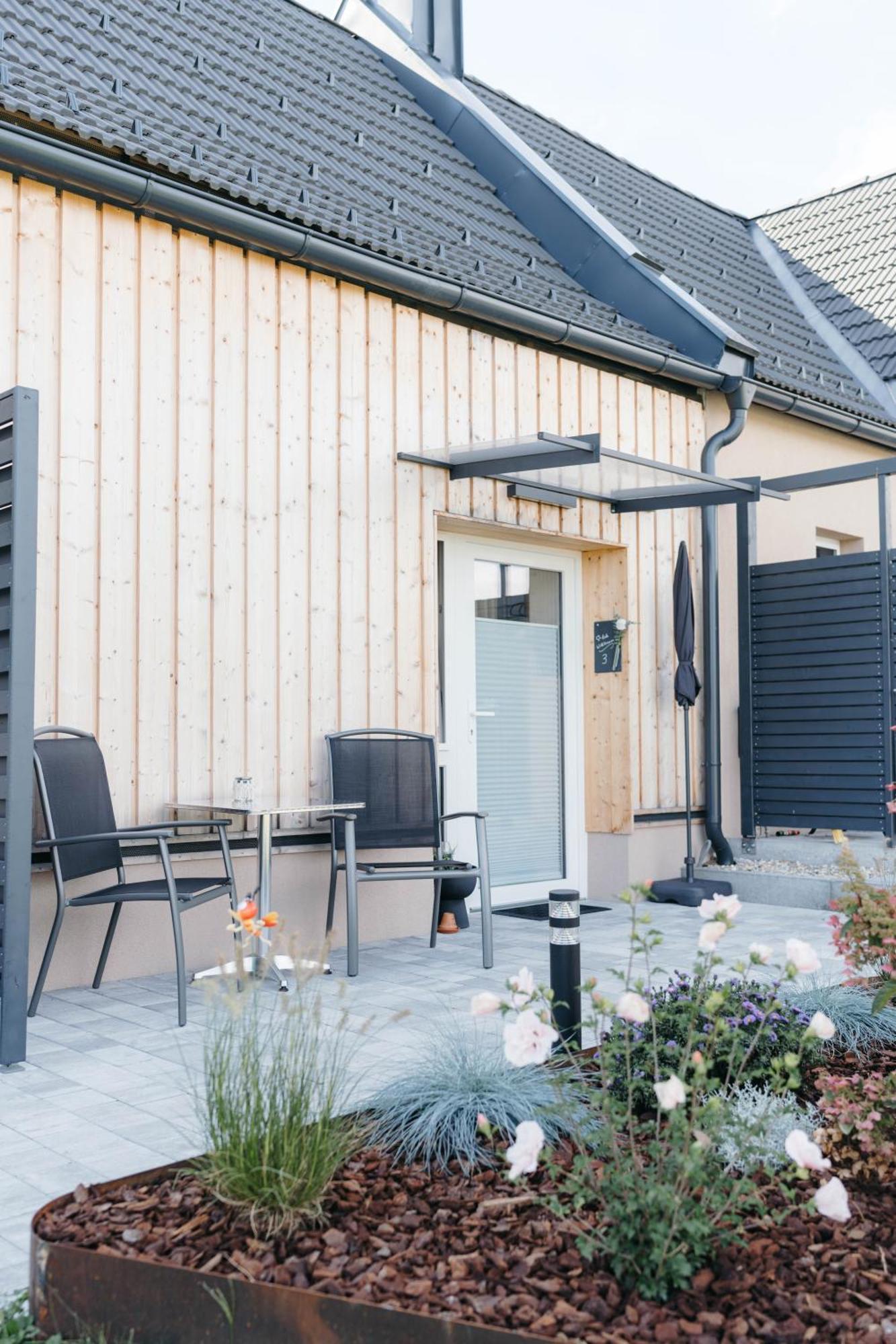 Pension Blumenwiese - Mitten Im Thermenland Burgau Екстериор снимка