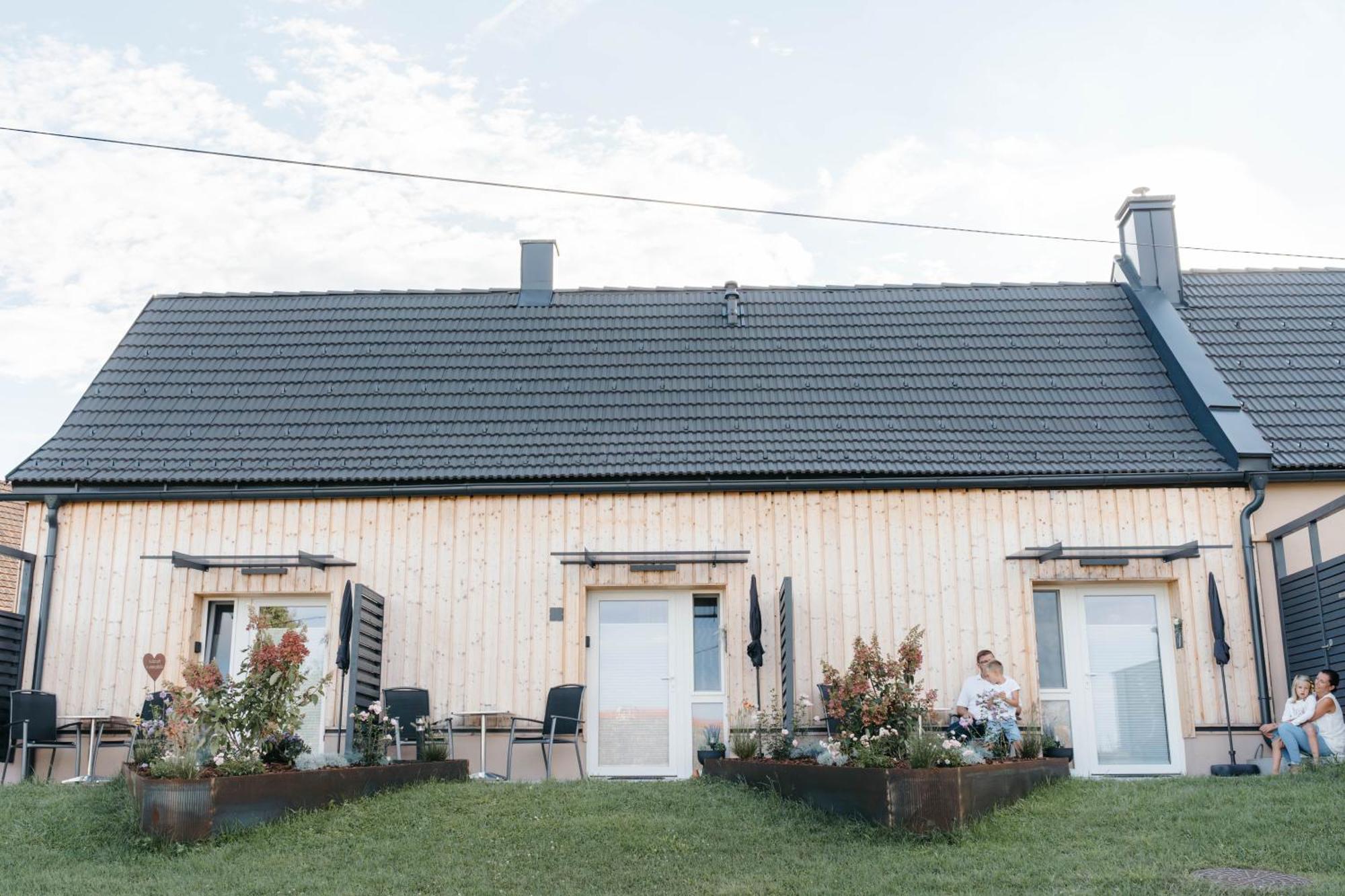Pension Blumenwiese - Mitten Im Thermenland Burgau Екстериор снимка